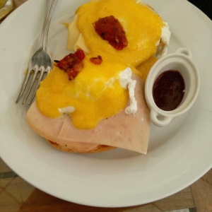 Huevos Benedictinos