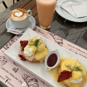 Huevos Benedictos