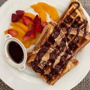 desayuno 7 (Waffles con frutas y sirope de Maple) $3.5 