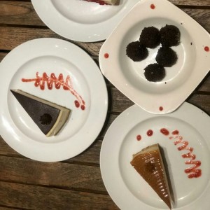 Cheesecake de chocolate y de arequipe y trufas