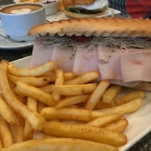 Sandwich de pavo y queso crema 