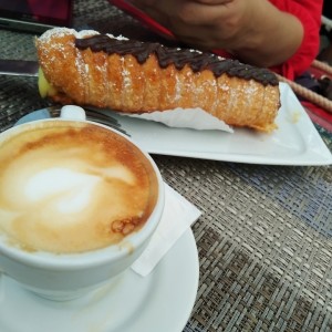 canoly de crema pastelera