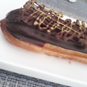 Eclair de chocolate