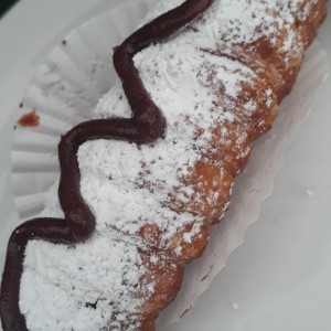 Cannoli de Guayaba con Queso