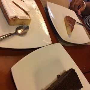 quesillo, tres leches y torta de chocolate 
