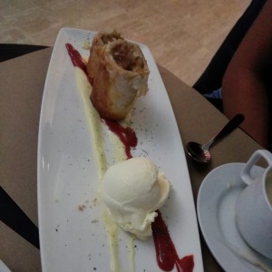 Tabaquito de manzana con helado de vainilla