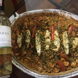Paella para 10 (eran 2 Bandejas) con Vino