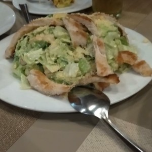 ensalada César con pollo