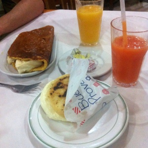 Arepa, cachapas, jugos