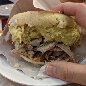 Reina pepiada con pernil