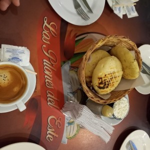 arepas del desayuno criollo