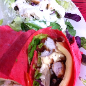 Wrap de Pollo Crispy con ensalada Cesar!