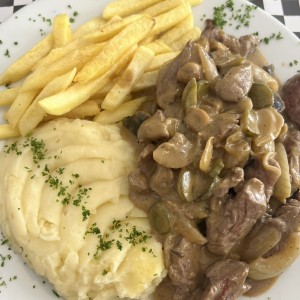 Strogonoff de Lomito