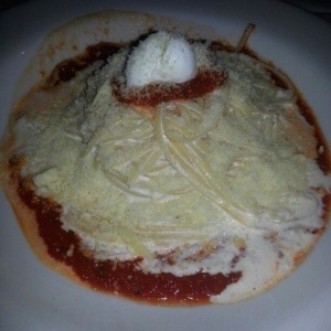 Linguini en salsa napoli cremosa con boccocinis 