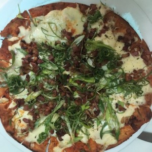 pizza de tocineta y cebollin