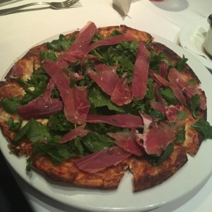 Pizza Prosciutto y rugula.