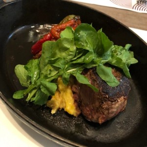 Lomito con pure de papas colombianas. ?