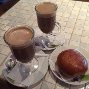 2 mocaccinos + bomba de chocolate