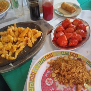 Pollo con Salsa de Miel en Plato Caliente