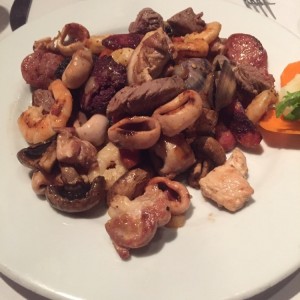Parrilla Mar y Tierra..! Regular..!