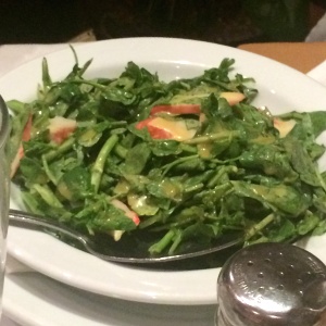 Ensalada de cangrejo con salsa de miel