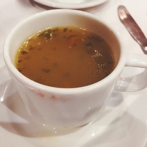 caldito de pescado de bienvenida