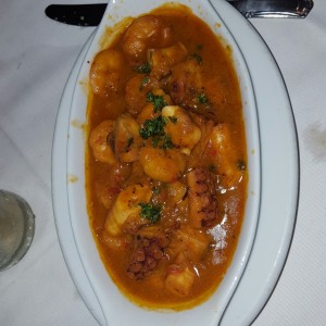 Cazuela de Pulpo y Camarones