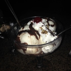 brownie con helado