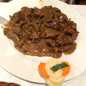 Carne en Salsa del dia