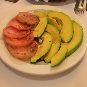 Ensalada de aguacate y tomates