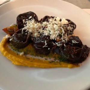 Tortelloni de asado negro