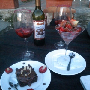 Brownie y fresas glaseadas! Excelente postre para cerrar!