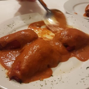 Pimientos de poquillo rellenos de mero