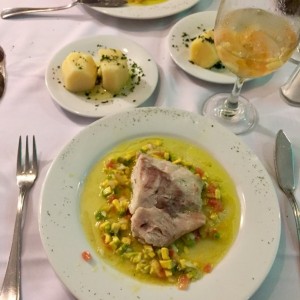 MERO A LA SAL Con papas hercidas... muy muy rico! 