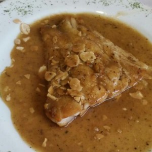 pescado en salsa de almendras