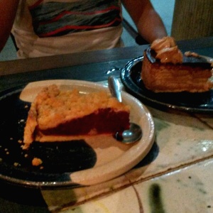 Pie de mora y marquesa de chocolate