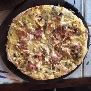 Hongos y tocineta - Pizza a base de crema
