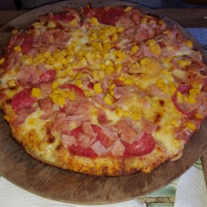tradicional de peperonni con maiz