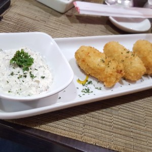 Croquetas de salmon con salsa tartara 