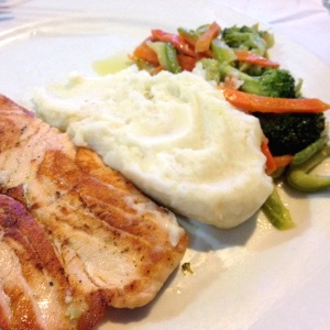 Salmon a la plancha, Pure y Vegetales