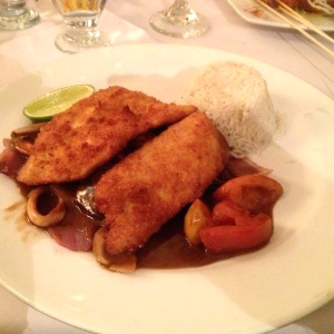 Saltado de Mahi-Mahi y frutos del mar