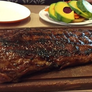 Costillas Bbq y ensalada mixta
