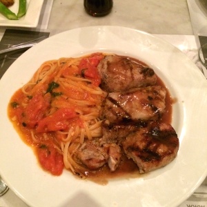 Este plato me lo hicieron especial para mi lomo de cerdo con pasta pomodoro