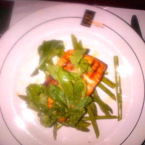Salmon con esparragos