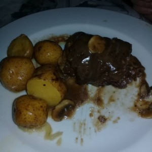 centro de lomito en salsa de champiñones 
