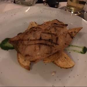 pescado blanco con papas rusticas