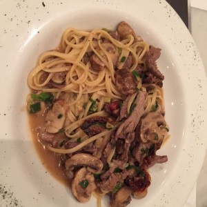 Pasta al Oglio con Lomito