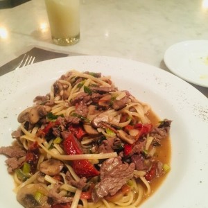 Linguini Aglio Olio con lomito