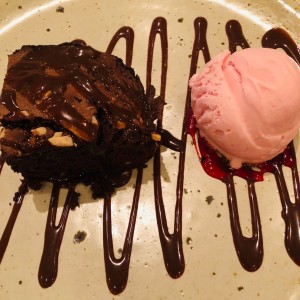 Brownie con helado