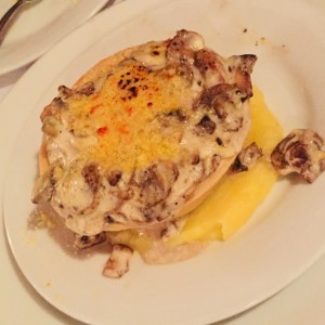 Sugerencia del cheff. Tartaleta de Hongos. Buen relleno, tartalera (masa) algo dura. 